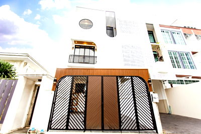 ทาวน์โฮม เดอะ คริสตัล : S980 🏡 TOWNHOME 3 ชั้น รีโนเวทใหม่ทั้งหลัง 🏡 ประดิษฐ์มนูธรรม ซอย 10 หลือเพียง 7.29 ล้านบาท เท่านั้น!!