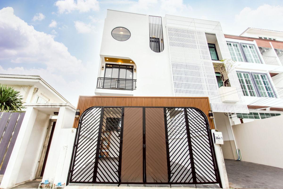 รูป S980 🏡 TOWNHOME 3 ชั้น รีโนเวทใหม่ทั้งหลัง 🏡 ประดิษฐ์มนูธรรม ซอย 10 หลือเพียง 7.29 ล้านบาท เท่านั้น!! - รูปที่ 1/34