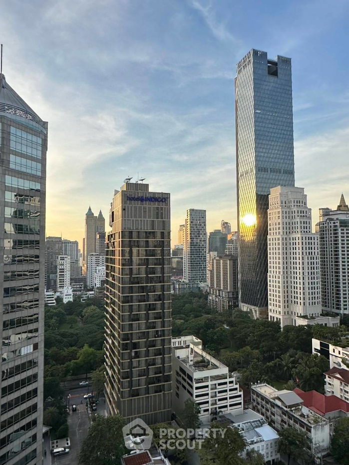 รูป คอนโด 3-ห้องนอน ที่ ออลซีซั่น แมนชั่น คอนโดมิเนียม ใกล้ BTS เพลินจิต (ID 2515987) - รูปที่ 3/20