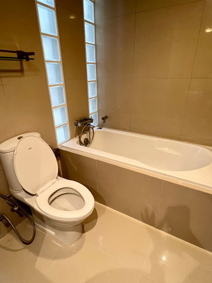 picture 🏢 The Kris Ratchadapisek 💰 Rent: 33,000 THB/month 🚇 MRT Sutthisan | Ref. RS4463 - 10/16