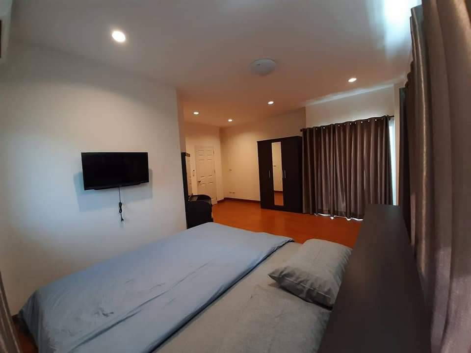 รูป ให้เช่าบ้านเดี่ยว 2 ชั้น ในสนามกอล์ฟ Flora Ville Golf & Country Club เฟอร์นิเจอร์ครบ ใกล้สนามบินดอนเมือง ใกล้ทางด่วนศรีสมาน  - รูปที่ 16/34