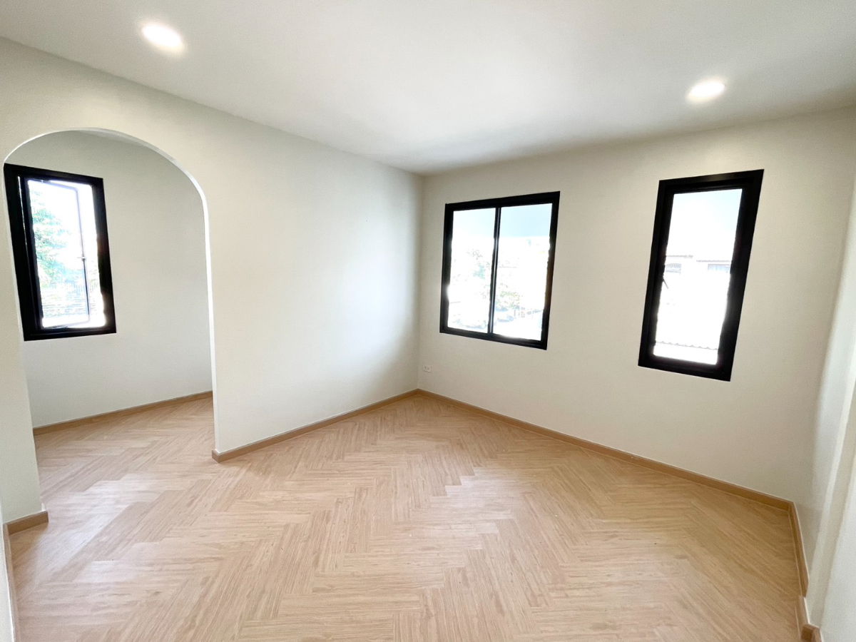 รูป  S1022 ขายทาวน์โฮม ลาดพร้าว 93 ทะลุ ลาดพร้าว 101 แยก 19  🔥 รวมเฟอร์นิเจอร์ + เครื่องใช้ไฟฟ้าพร้อมอยู่ (ยกบ้าน)  🔥 เพียง 5.99 M พิเศษ ฟรีโอนน !!! - รูปที่ 35/44