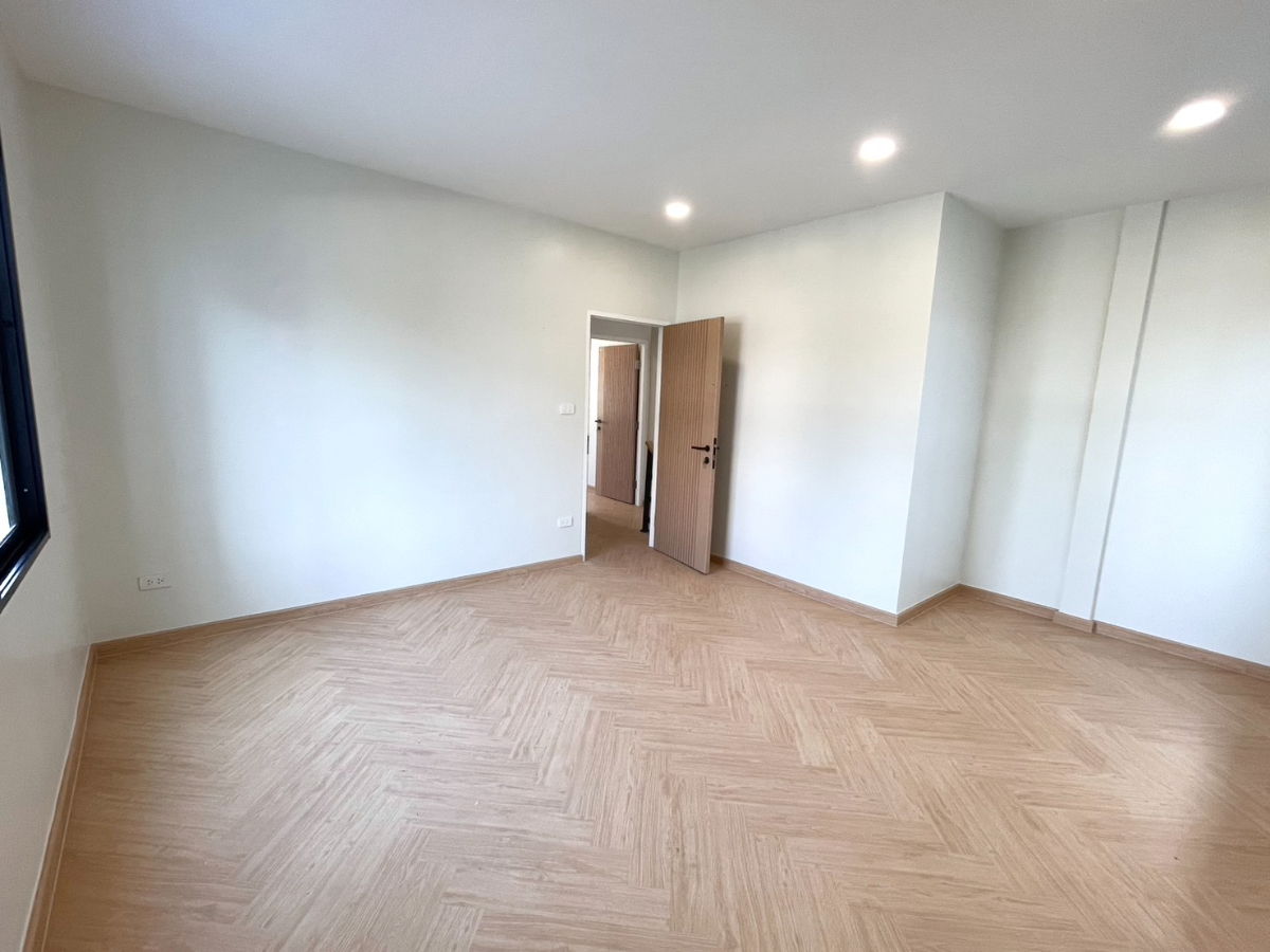 รูป  S1022 ขายทาวน์โฮม ลาดพร้าว 93 ทะลุ ลาดพร้าว 101 แยก 19  🔥 รวมเฟอร์นิเจอร์ + เครื่องใช้ไฟฟ้าพร้อมอยู่ (ยกบ้าน)  🔥 เพียง 5.99 M พิเศษ ฟรีโอนน !!! - รูปที่ 44/44