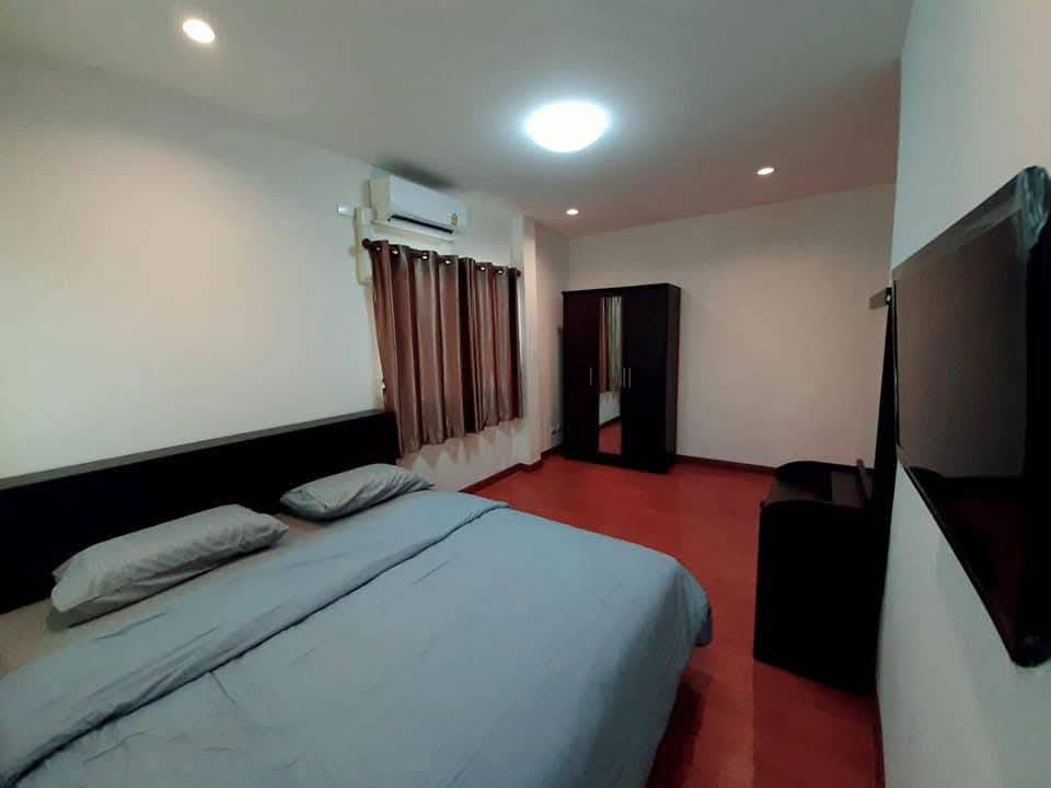 รูป ให้เช่าบ้านเดี่ยว 2 ชั้น ในสนามกอล์ฟ Flora Ville Golf & Country Club เฟอร์นิเจอร์ครบ ใกล้สนามบินดอนเมือง ใกล้ทางด่วนศรีสมาน  - รูปที่ 23/34