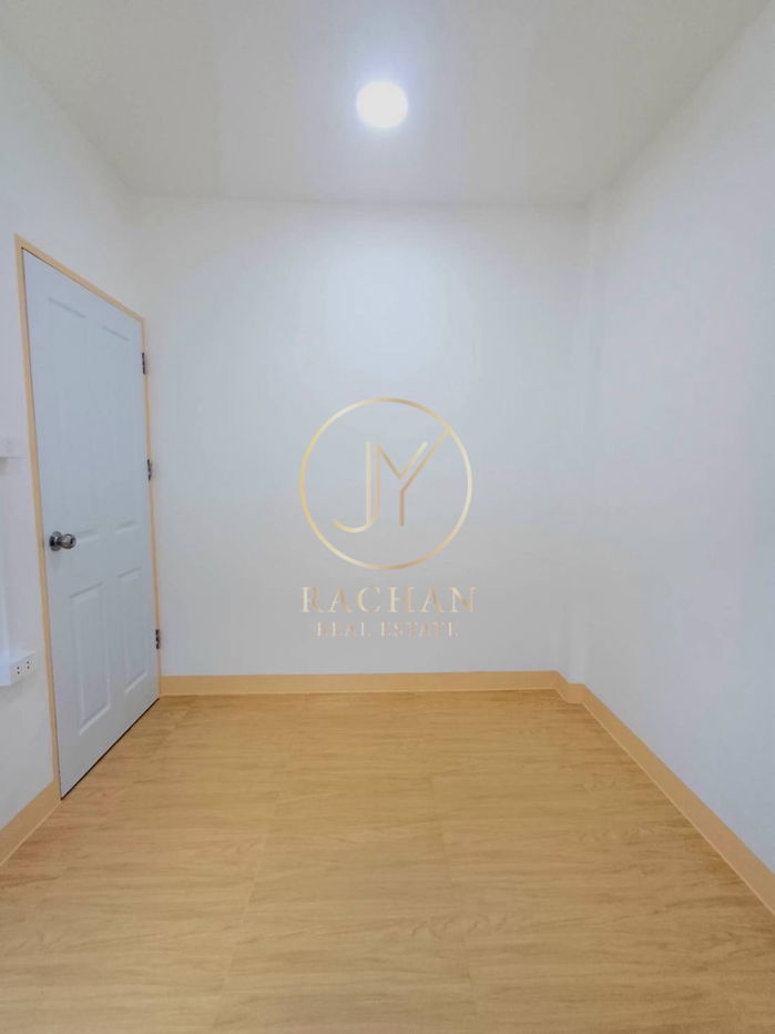 รูป ขายด่วน  ทาวน์เฮาส์ 2 ชั้น รีโนเวทใหม่  หมู่บ้านรัตนวดี  บางบัวทอง เนื้อที่ 16.1 ตร.ว พื้นที่ใช้สอย 120 ตร.ม  2 ห้องนอน 2 ห้องน้ำ 1 ห้องครัว  - รูปที่ 17/18