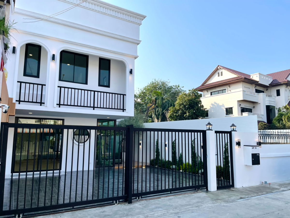 รูป  S1022 ขายทาวน์โฮม ลาดพร้าว 93 ทะลุ ลาดพร้าว 101 แยก 19  🔥 รวมเฟอร์นิเจอร์ + เครื่องใช้ไฟฟ้าพร้อมอยู่ (ยกบ้าน)  🔥 เพียง 5.99 M พิเศษ ฟรีโอนน !!! - รูปที่ 5/44