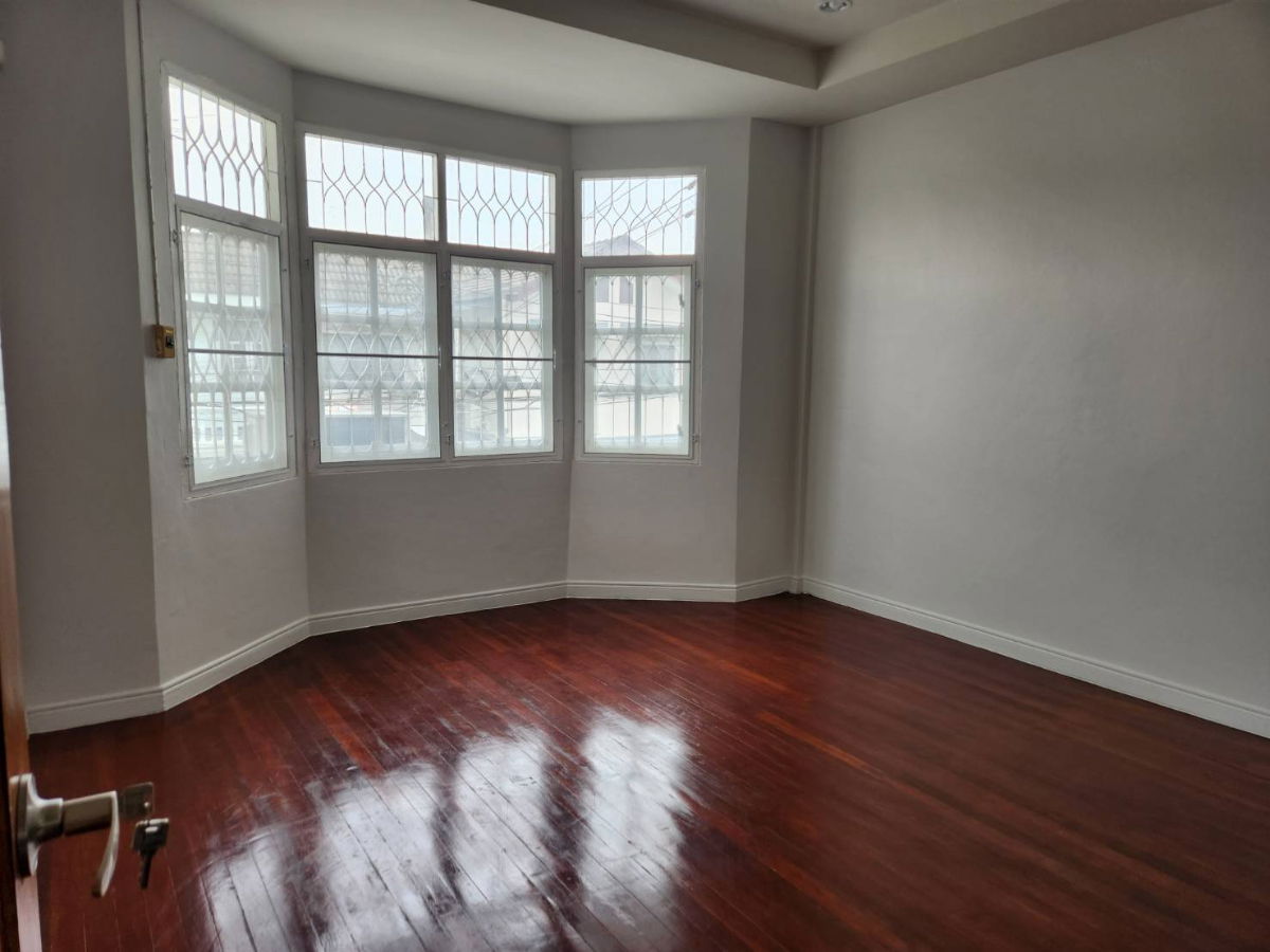 picture Townhouse for sale ,cheap price - 12/17