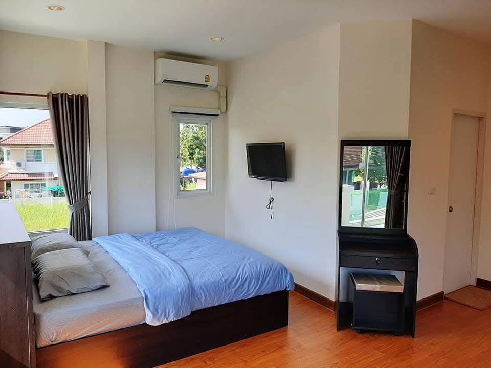 รูป ให้เช่าบ้านเดี่ยว 2 ชั้น ในสนามกอล์ฟ Flora Ville Golf & Country Club เฟอร์นิเจอร์ครบ ใกล้สนามบินดอนเมือง ใกล้ทางด่วนศรีสมาน  - รูปที่ 18/34