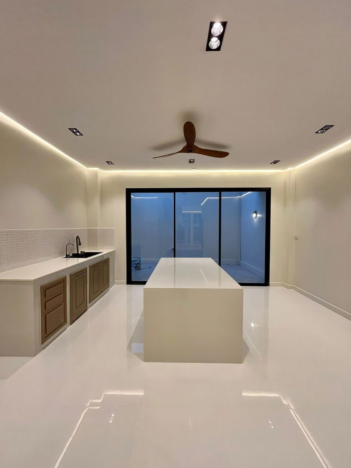 รูป S978 🏡 ขายทาวน์โฮม 4 ชั้น ทำเลลาดพร้าว เดินทางสะดวก ใกล้รถไฟฟ้าและห้างใหญ่ ราคาเพียง 5.9 ล้านบาท - รูปที่ 6/24