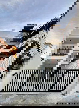 S978 🏡 ขายทาวน์โฮม 4 ชั้น ทำเลลาดพร้าว เดินทางสะดวก ใกล้รถไฟฟ้าและห้างใหญ่ ราคาเพียง 5.9 ล้านบาท