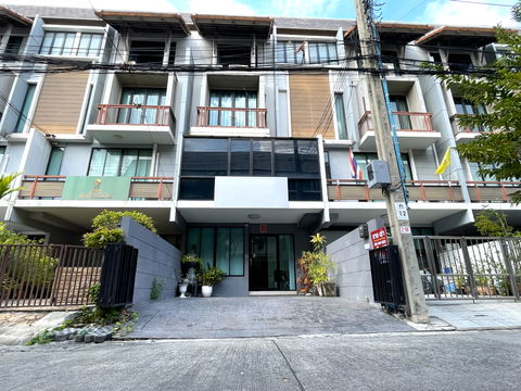 ขายทาวน์โฮม/โฮมออฟฟิศ 4 ชั้น อารียา แมนดารีนา สุขุมวิท 77(อ่อนนุช) 21.3 ตร.ว. ทำเลติดถนนใหญ่ ตำแหน่งดีที่สุดในโครงการ พื้นที่ใช้สอยกว้างขวาง 240 ตร.ม.