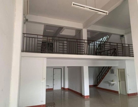 รูป ให้เช่าอาคารพาณิชย์ 2 คูหา 4.5 ชั้น ริมถนนลาดกระบัง แอร์ 10 เครื่อง จอดรถในรั้ว 2 คัน ใกล้ โรบินสัน ลาดกระบัง เหมาะเป็นสำนักงาน จดบริษัทได้ - รูปที่ 5/16