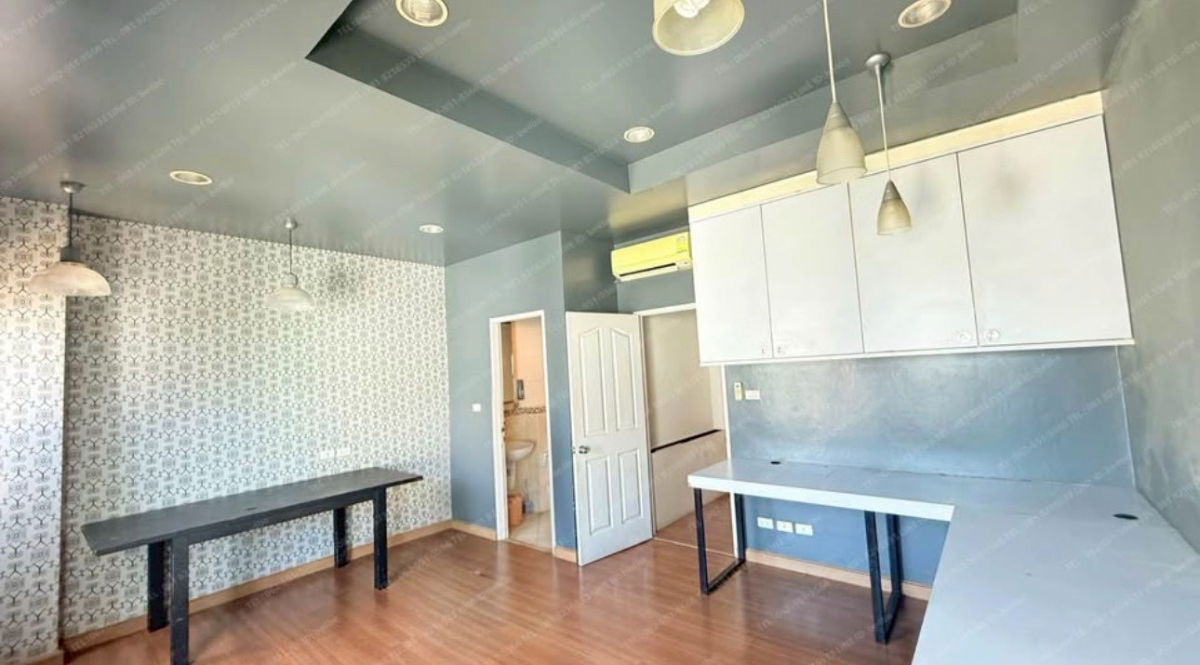 รูป ขายด่วน!!  บ้านทาวน์โฮม บ้านกลางเมือง เดอะ รอยัลโมนาโค ศรีนครินทร์ 24  HOME OFFICE สวยพร้อมเข้าอยู่  เข้าออกสะดวก  - รูปที่ 2/13