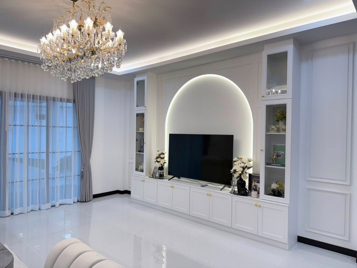 รูป บ้านเดี่ยวสองชั้นสร้างใหม่สวยมาก 5 ห้องนอน 7 ห้องน้ำ สระว่ายน้ำส่วนตัว สวนรอบบ้าน พร้อมอยู่ - รูปที่ 12/28