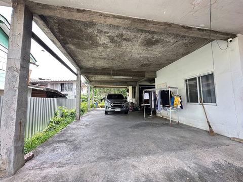 Land for sale or purchase in Ladprao, Bang Kapi, near the Yellow Line BTS, Ladprao Soi 111. Affordable prices. Interested? Line: @951qfbfi