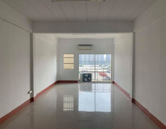 รูป ให้เช่าอาคารพาณิชย์ 2 คูหา 4.5 ชั้น ริมถนนลาดกระบัง แอร์ 10 เครื่อง จอดรถในรั้ว 2 คัน ใกล้ โรบินสัน ลาดกระบัง เหมาะเป็นสำนักงาน จดบริษัทได้ - รูปที่ 10/16