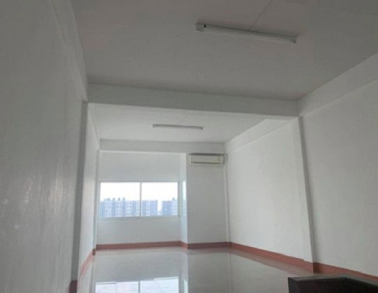 รูป ให้เช่าอาคารพาณิชย์ 2 คูหา 4.5 ชั้น ริมถนนลาดกระบัง แอร์ 10 เครื่อง จอดรถในรั้ว 2 คัน ใกล้ โรบินสัน ลาดกระบัง เหมาะเป็นสำนักงาน จดบริษัทได้ - รูปที่ 11/16