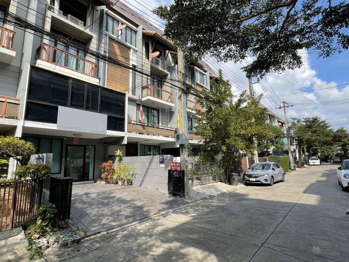 รูป ขายทาวน์โฮม/โฮมออฟฟิศ 4 ชั้น อารียา แมนดารีนา สุขุมวิท 77(อ่อนนุช) 21.3 ตร.ว. ทำเลติดถนนใหญ่ ตำแหน่งดีที่สุดในโครงการ พื้นที่ใช้สอยกว้างขวาง 240 ตร.ม. - รูปที่ 2/10