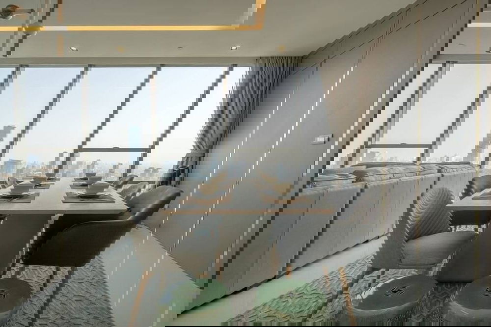 รูป ขาย- เช่า ! วิว Panoramic, วิวเมือง, ห้องทิศตะวันออก, ชั้นสูง47+, ตกแต่งสไตล์โมเดิร์น!  Code C20250200002...The Bangkok Sathorn, 2 นอน, 2 น้ำ, แต่งครบ - รูปที่ 2/11