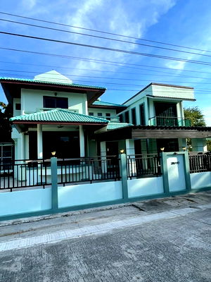 บ้านเดี่ยว สมุทรปราการ : ขายบ้านหมู่บ้าน 180 บางปู บีชเฮาส์ 2 หลัง บ้านสวยมาก