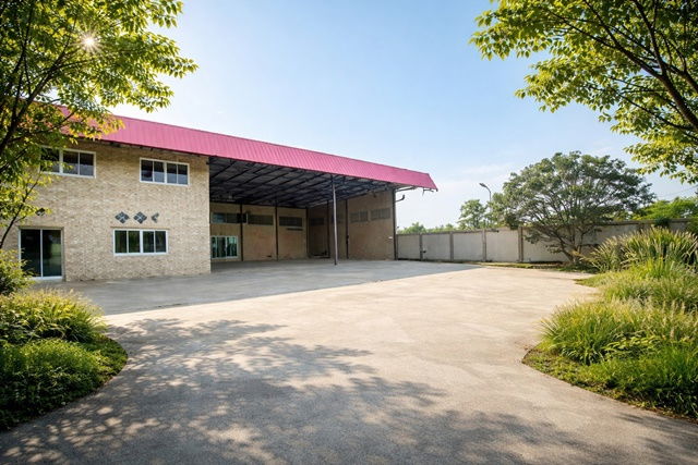 รูป คลองสิบสี่ ติดถนนใหญ่ มีรั้วรอบขอบชิด ให้เช่า โกดัง ขนาดใหญ่ 2 ไร่ 30 ตร.วา ถนนคลองสิบ ใกล้สถานีตำรวจนครบาลลำหิน 1.5 กม. - รูปที่ 2/8