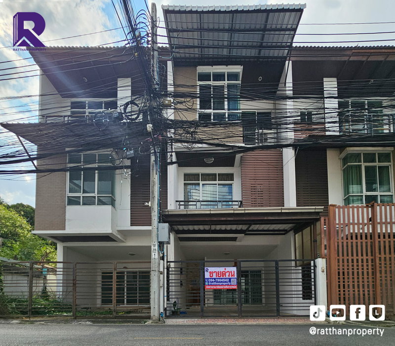 ขายทาวน์โฮม : ขายทาวน์โฮม 3.5 ชั้น ราคาถูกที่สุด เดอะ รูฟ แจ้งวัฒนะ (The Roof Cheangwattana) หลังเซ็นทรัลแจ้งวัฒนะ
