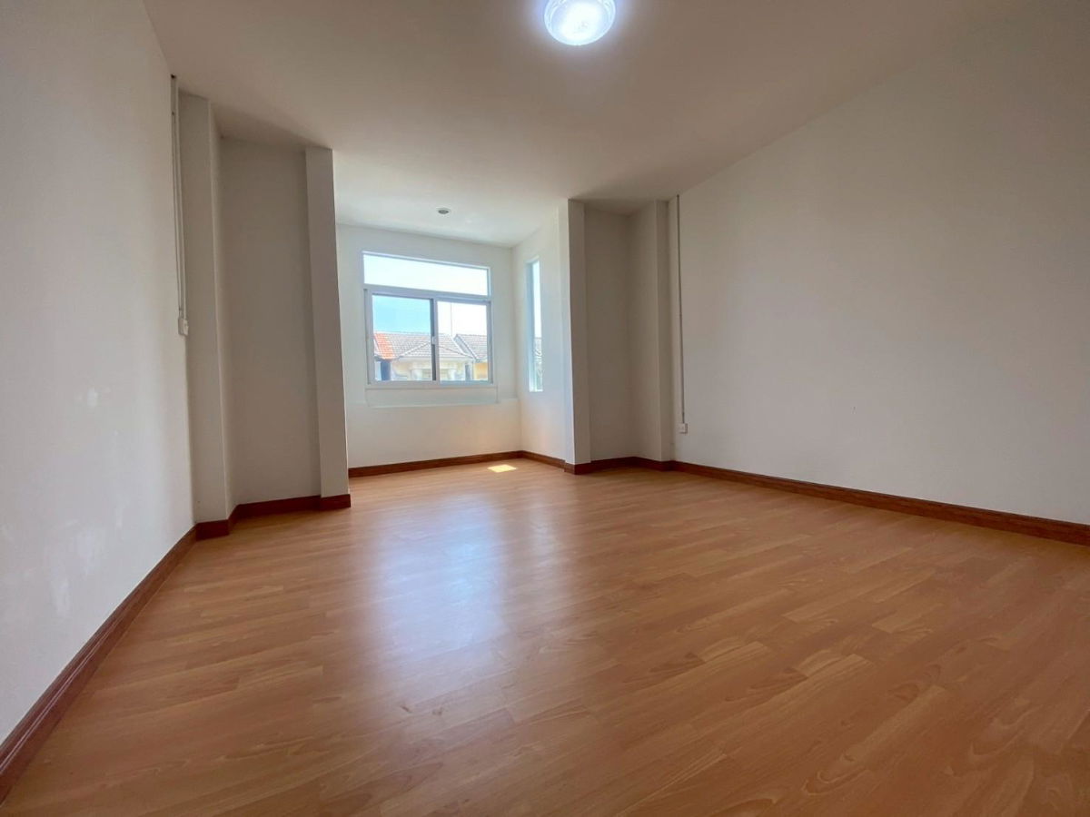 รูป ขายทาวน์โฮม 3 ชั้นมือสอง โครงการมวลชนธานี บางแวก  (Muanchon Thani) บางแค พุทธมณฑล สาย 2 เนื้อที่ 20.2 ตร.ว.  ใกล้รถไฟฟ้า MRT หลักสอง และ BTS บางหว้า  - รูปที่ 13/15