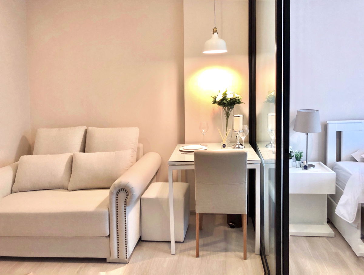 picture Condo for rent! 29 sqm. - Next to MRT Phetchaburi , Fully Furnished, Ready to move in. - 6/11