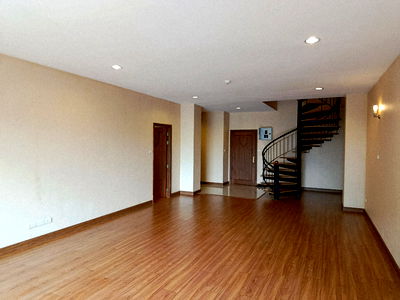 Condos for sale 700 Year Sports Arena Chiang Mai : BAANSUAN GREENERY HILL Condo For Sale!Duplex room,  4Bed 