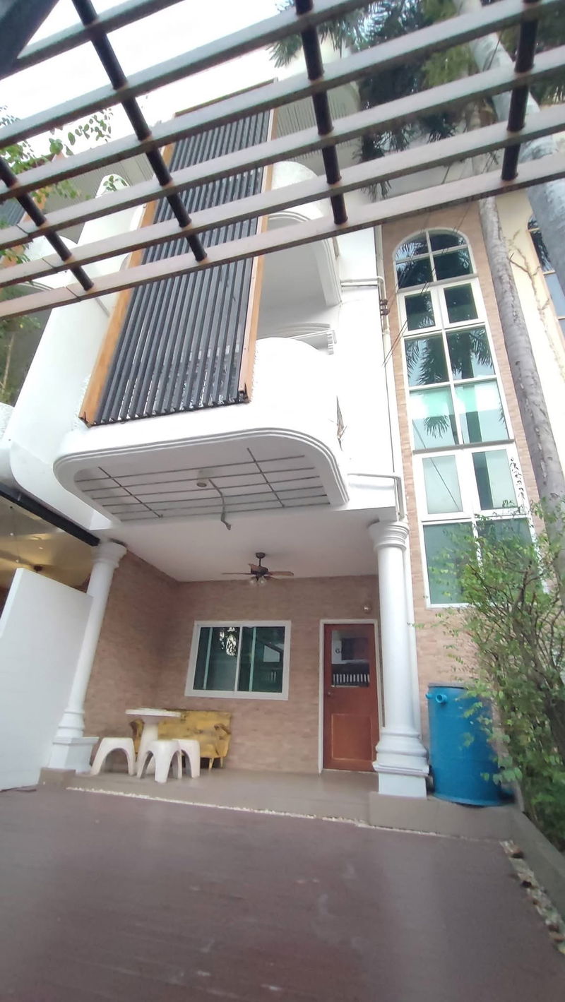 Townhouses for rent : A108 Townhome for rent, Ladprao 71, Pradit Manutham, 84 Mansion. Affordable price. Interested? Line: @951qfbfi