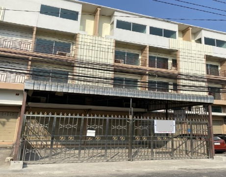 ให้เช่าอาคารพาณิชย์ 2 คูหา 4.5 ชั้น ริมถนนลาดกระบัง แอร์ 10 เครื่อง จอดรถในรั้ว 2 คัน ใกล้ โรบินสัน ลาดกระบัง เหมาะเป็นสำนักงาน จดบริษัทได้