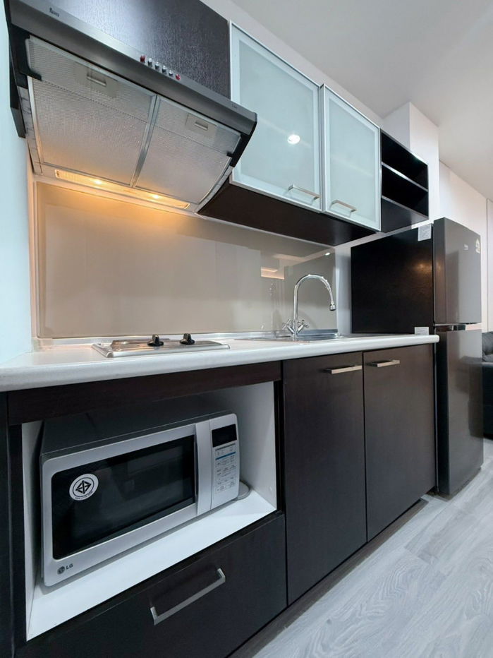 รูป 🟢ห้องสวย!! พร้อมเข้าอยู่!! 🟢เดอะ คอมพลีท ราชปรารภ ใกล้ BTS อนุสาวรีย์ชัยฯ, เซ็นจูรี่ 700 เมตร สอบถาม📱ADD LINE @572aurac แอดมินตอบไว✨ - รูปที่ 6/10