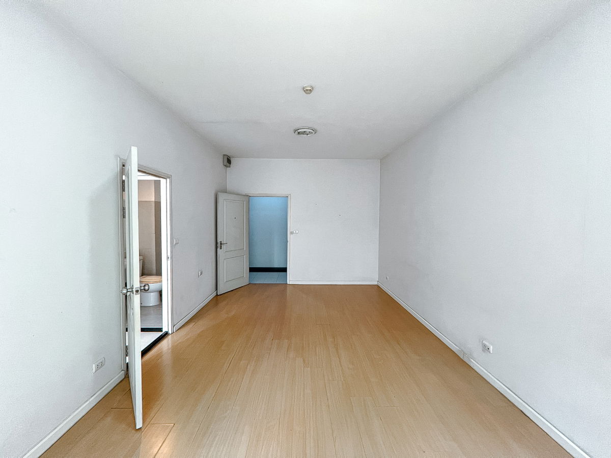 รูป 🏢 624 คอนโดเลต ลาดพร้าว เพียง 1,090,000 บาท ติด MRT บางกะปิ ทำเลดีเดินทางง่าย ไม่ต้องเข้าซอย ติดถนนลาดพร้าว ใกล้แยกบางกะปิ และแยกนิด้า - รูปที่ 2/7