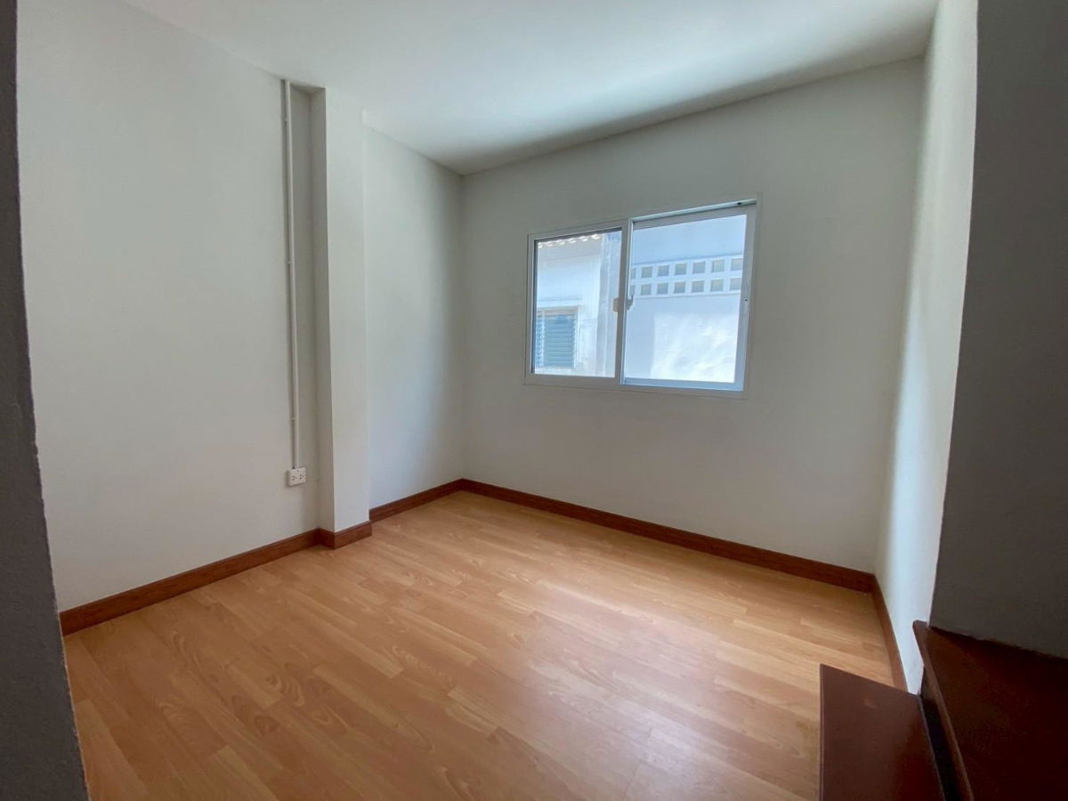 รูป ขายทาวน์โฮม 3 ชั้นมือสอง โครงการมวลชนธานี บางแวก  (Muanchon Thani) บางแค พุทธมณฑล สาย 2 เนื้อที่ 20.2 ตร.ว.  ใกล้รถไฟฟ้า MRT หลักสอง และ BTS บางหว้า  - รูปที่ 10/15