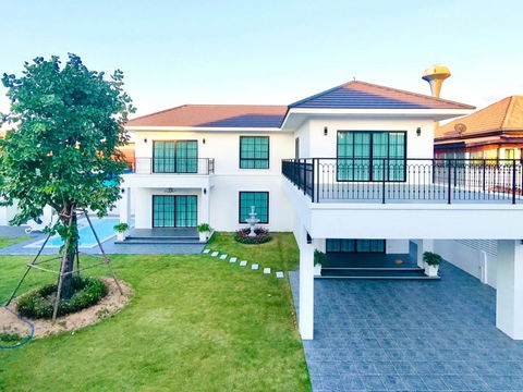 บ้านเดี่ยวสองชั้นสร้างใหม่สวยมาก 5 ห้องนอน 7 ห้องน้ำ สระว่ายน้ำส่วนตัว สวนรอบบ้าน พร้อมอยู่