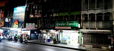 Shophouses for sale Nak Niwat Road : [FOR SALE] Prime 3-Story Commercial Building | Chok Chai 4 (Soi 48-50) | Near Yellow Line MRT | 144 sq.m. Space