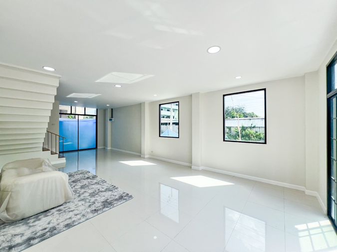 3-bed townhouse for sale, 174 sqm, 27.8 sq wah, Lak Si