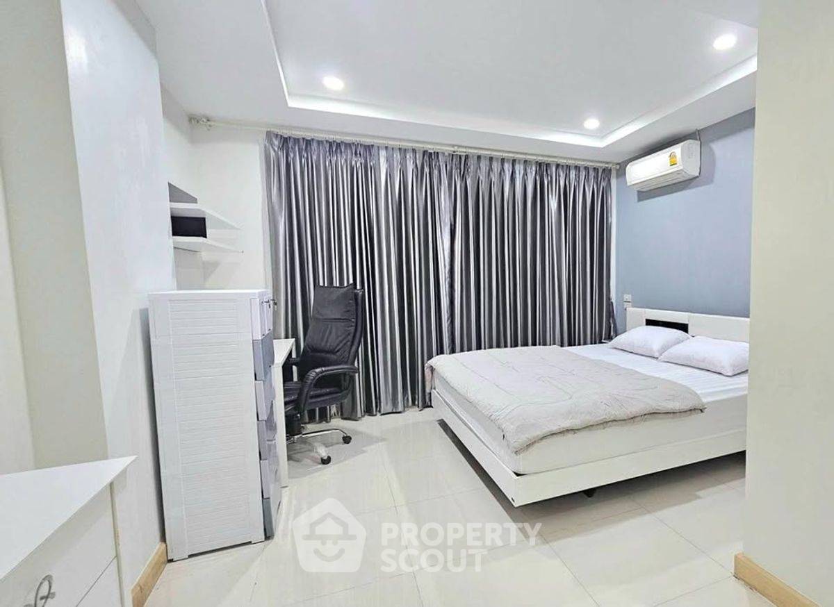 picture 2-BR Condo at Happy Condo Ladprao 101 in Khlong Chaokhun Sing (ID 2190970) - 11/13