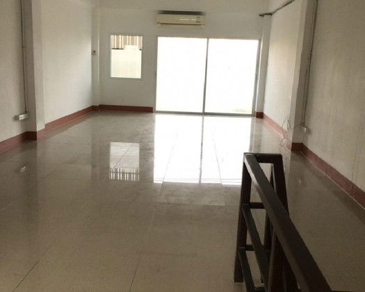 รูป ให้เช่าอาคารพาณิชย์ 2 คูหา 4.5 ชั้น ริมถนนลาดกระบัง แอร์ 10 เครื่อง จอดรถในรั้ว 2 คัน ใกล้ โรบินสัน ลาดกระบัง เหมาะเป็นสำนักงาน จดบริษัทได้ - รูปที่ 16/16