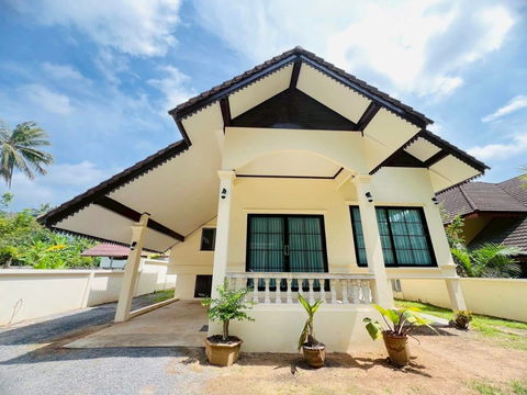 Amazing House with Private Garden for rent near Taling Ngam