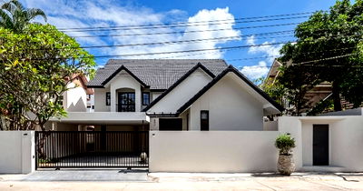 บ้านเดี่ยว ถนนสมโภชเชียงใหม่ 700 ปี  : ปล่อยขายพูลวิลล่าหรูพฤกษาทอง – ทําเลดี หาได้ยาก – พูลวิลล่าหรูในทําเลที่ยอดเยี่ยม พร้อมเข้าอยู่! พลูวิลล่าสวยตรงปก