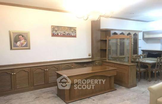 picture 4-BR Townhouse near BTS Phra Khanong (ID 422209) - 3/6