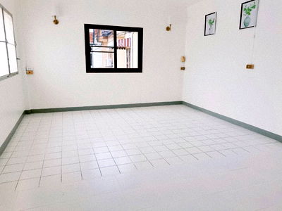 เช่าอาคารพาณิชย์ ถนนโพธิ์แก้ว : ให้เช่าตึกแถวหัวมุม 2 ชั้น หมู่บ้านสินธานี รีโนเวทแล้ว นวมินทร์ บ้านนี้อยู่สบาย