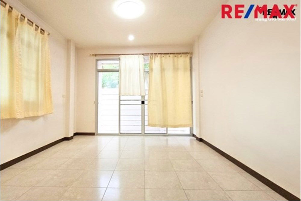 picture [920091046-104] "Luxurious Thai Oasis in Vibrant Central Thailand" - 6/22