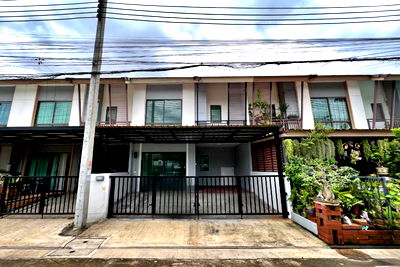 Townhouses for sale Ruamrudee International School Early Years Campus : Townhome for sale, Baan Pruksa Prime Ramindhra-Kubon near Chalongrat Expressway (Ramintra-At Narong Expressway)  and MRT Pink Line (Khu Bon Station)