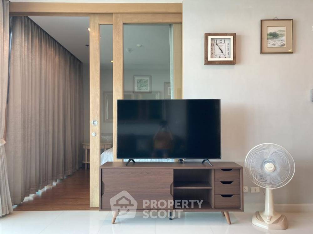 picture 2-BR Condo at Casalunar Paradiso in Saen Suk (ID 1062109) - 8/16