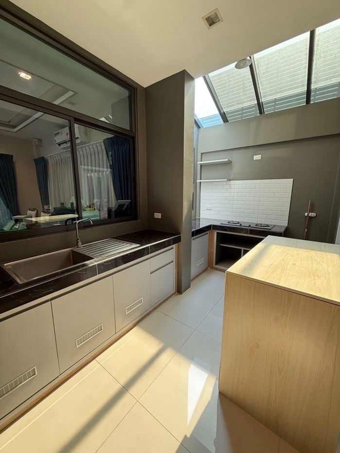 รูป 🔥 ขายบ้านเดี่ยว ติดถนนติวานนท์–ปากเกร็ด 🔥 ✨ ที่ดินใหญ่ แถมบิ้วอินทั้งหลัง พร้อมเข้าอยู่ ✨ - รูปที่ 16/23