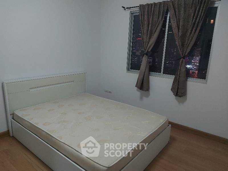 picture 2-BR Condo at Supalai Park Asoke Ratchada near MRT Phra Ram 9 (ID 645865) - 7/9