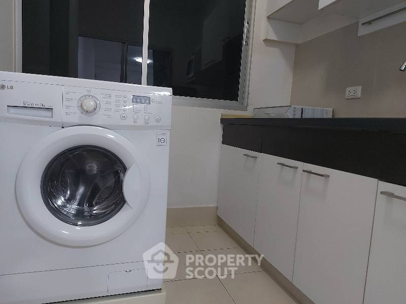 picture 2-BR Condo at Supalai Park Asoke Ratchada near MRT Phra Ram 9 (ID 645865) - 9/9