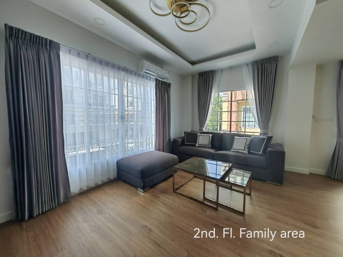 ให้เช่าทาวน์โฮม 4 ห้องนอน 300 ตร.ม. 22 ตร.ว. พลัส พาร์ค อเวนิว ลาซาล - ศรีนครินทร์